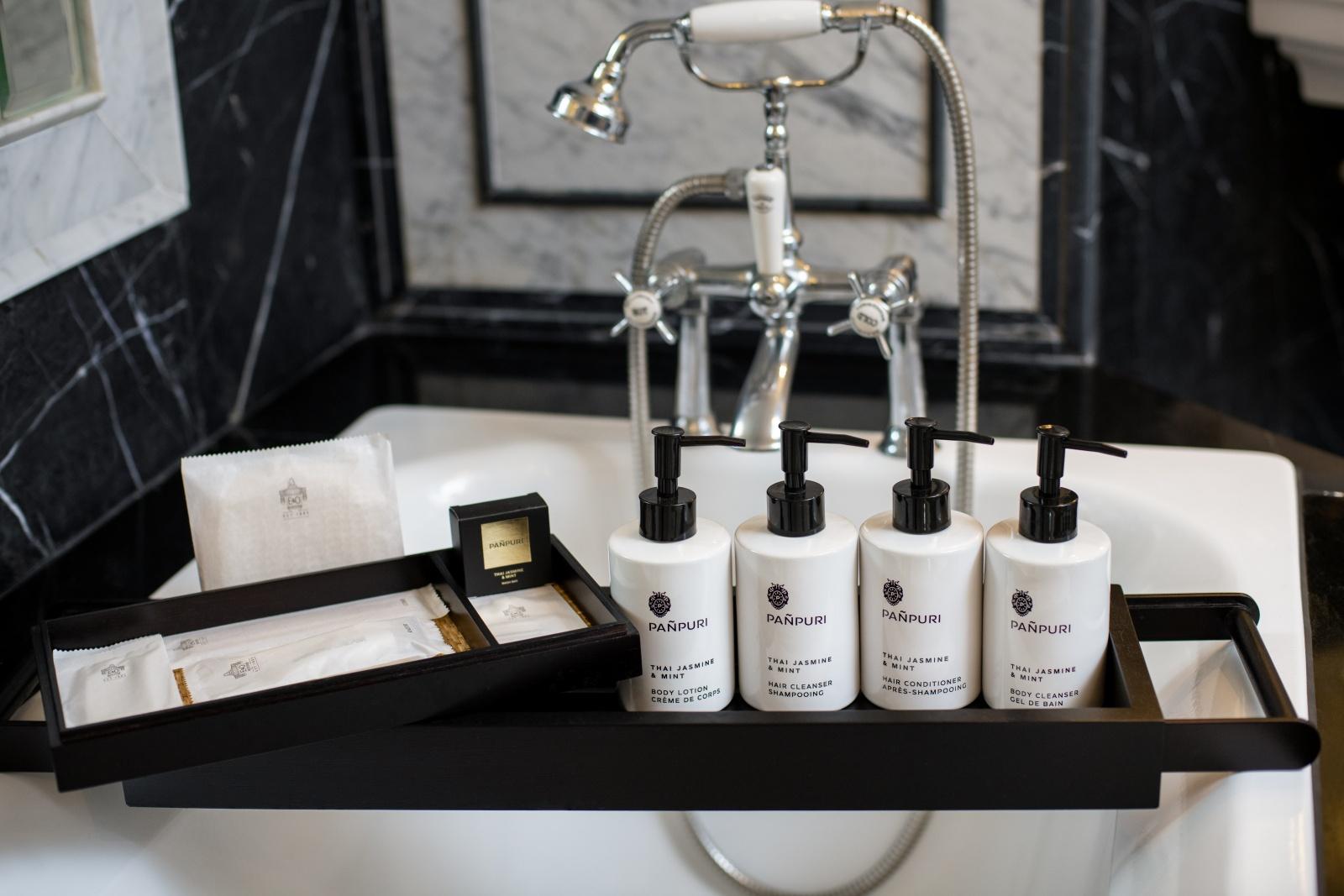 Eastern & Oriental Hotel George Town Dış mekan fotoğraf Molton Brown products in a hotel bathroom