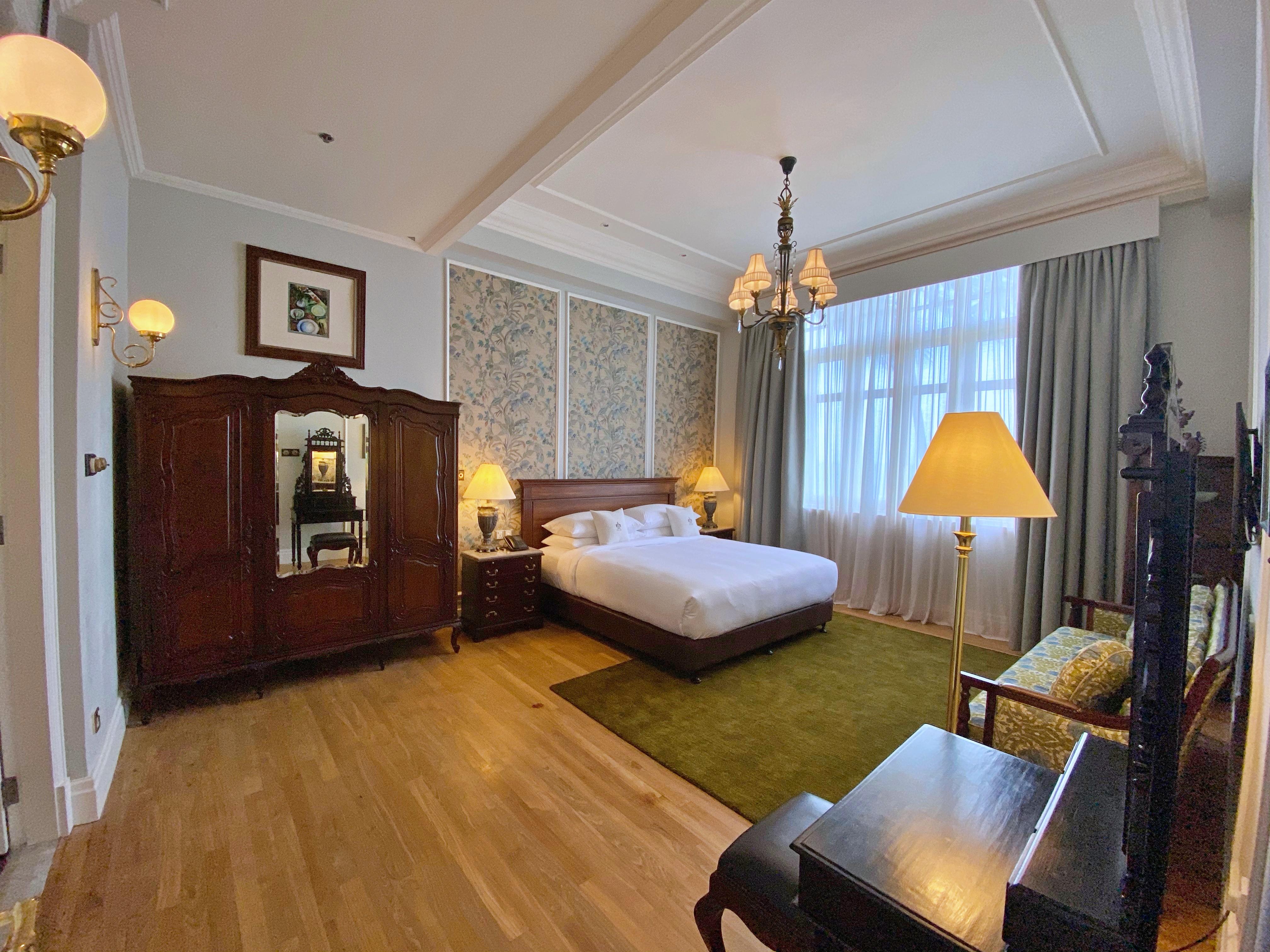 Eastern & Oriental Hotel George Town Dış mekan fotoğraf A bedroom at the hotel