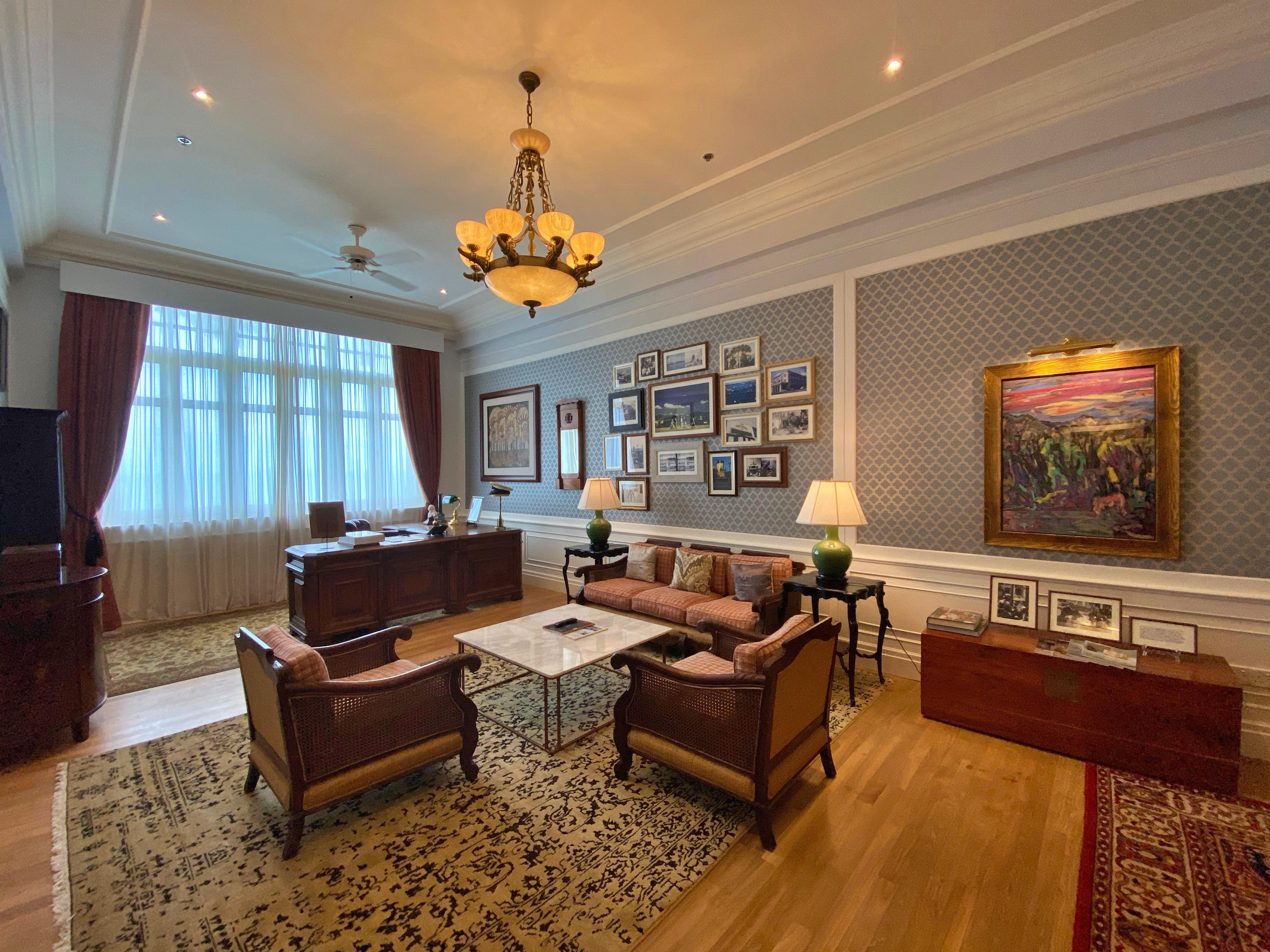 Eastern & Oriental Hotel George Town Dış mekan fotoğraf The office of the Governor of Sabah.