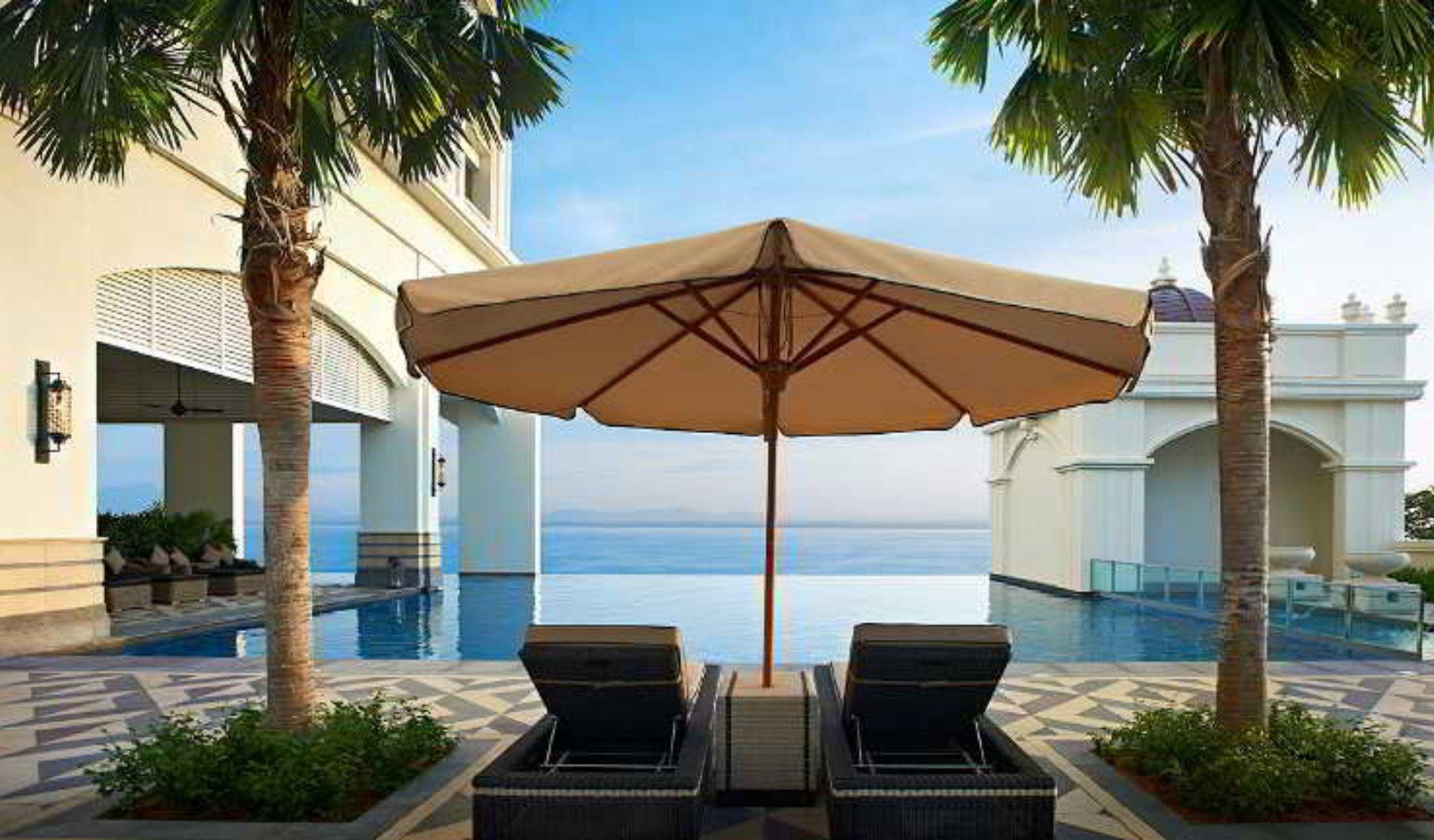 Eastern & Oriental Hotel George Town Dış mekan fotoğraf The pool at the hotel