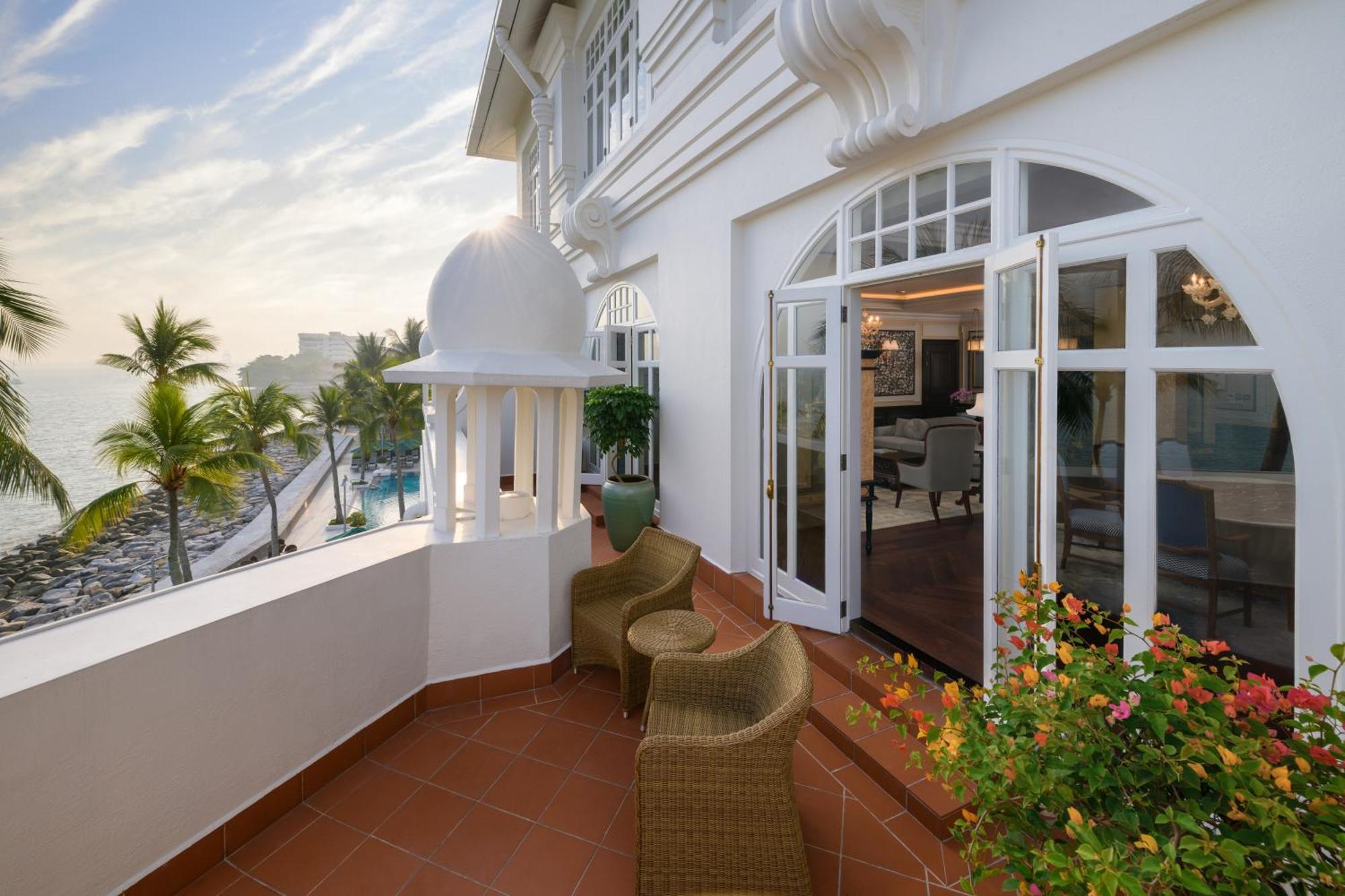 Eastern & Oriental Hotel George Town Dış mekan fotoğraf A balcony